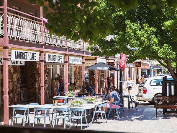 Streetscapes and Cafes in Mudgee, NSW, Australia