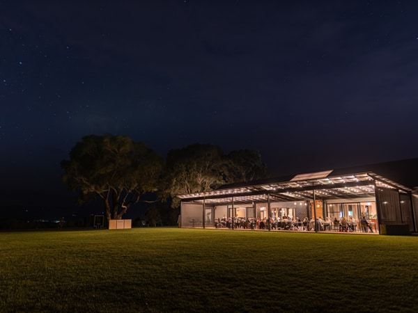 An outside view of a Tasting Australia event in the Fleurieu Peninsula of South Australia. (Image: South Australian Tourism Commission)