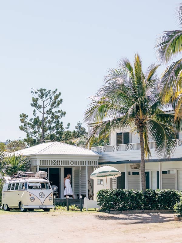 A kombi van out the front of the Yeppoon Surfside Motel in Yeppoon, Queensland. (Image: Tourism and Events Queensland)