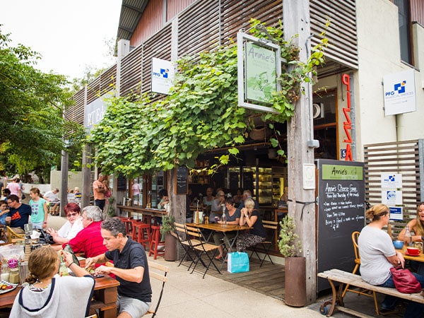 Outdoor dining, Annie's Provedore and Produce Store, Barwon Heads, Geelong, VIC, Australia
