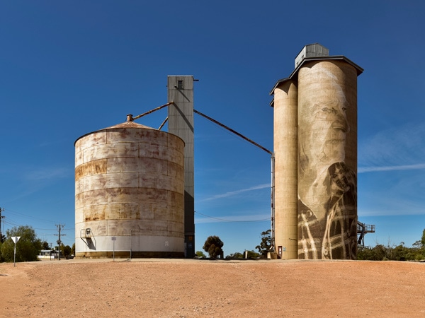Lascelles silo art by Rone depicts local farming couple Geoff and Merrilyn Horman. (Image: Visit Victoria/Anne Morely)