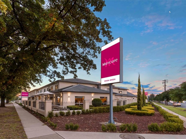 the property exterior of Mercure Wagga Wagga