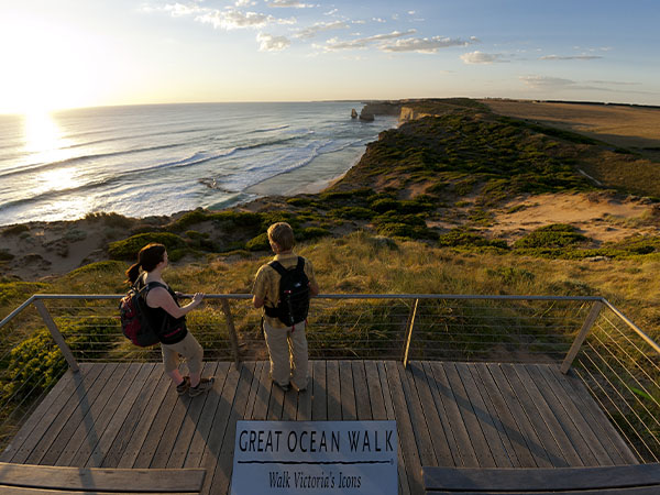 Orang-orang di Great Ocean Road Walk, Ikon Australia, VIC, Australia