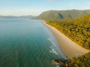 An aerial shot of Noah Beach. (Image: Tourism and Events Queensland and Reuben Nutt)