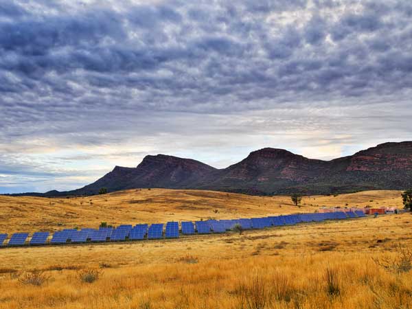 Ηλιακά πάνελ στο Εθνικό Πάρκο Flinders Ranges SA
