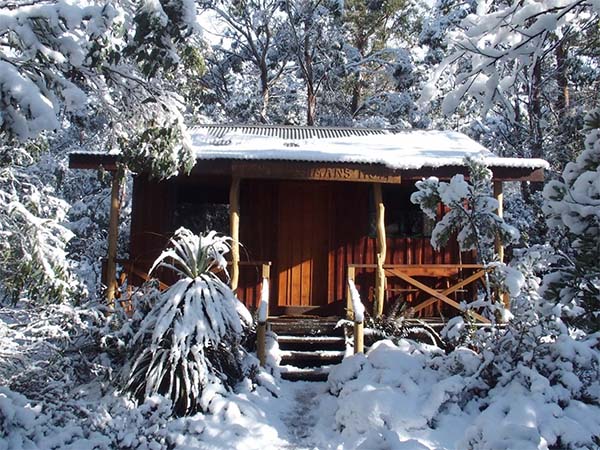 The Bushman's Cabin in winter at Cradle Mountain Highlander.