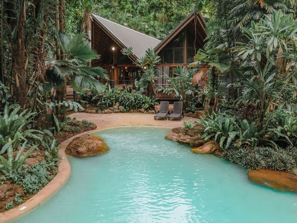 Η πισίνα του Ferntree Rainforest Lodge.