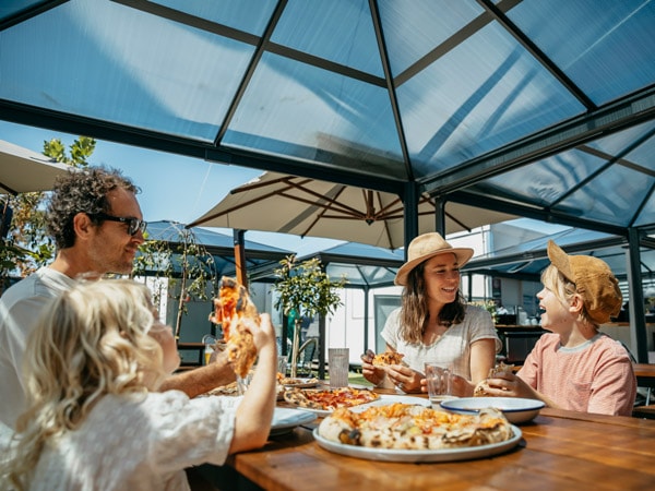 a family enjoying lunch at the Hotel Australasia in Eden