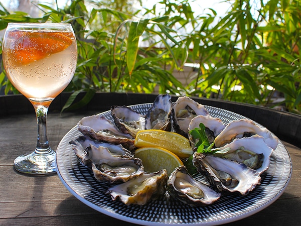 A tray of oysters and glass of rose at Longstocking Brewery.