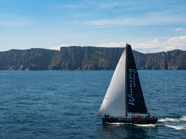a yacht crossing the sea from Sydney to Hobart