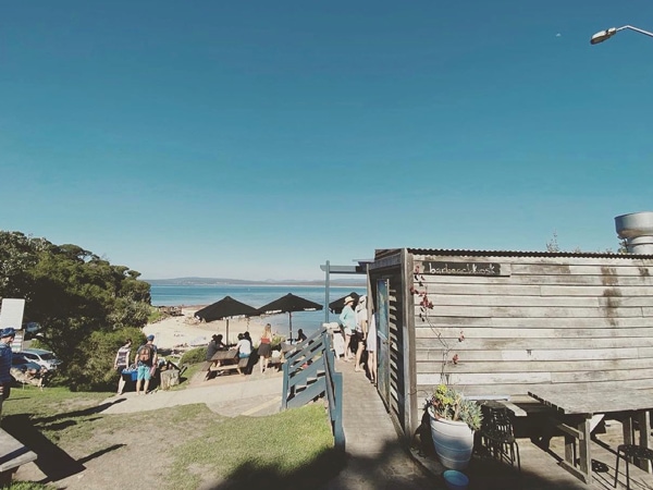 Η πρόσοψη του Bar Beach Kiosk στη Merimbula, NSW, Αυστραλία