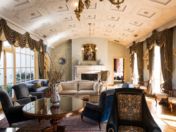 a look inside the lavish suite at Chateau Yering