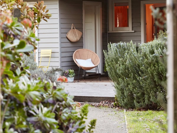 the outdoor deck at Yarrawalla Vineyard Cottage  