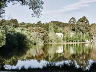 a relaxing landscape at Lake House Daylesford