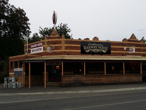 The exterior of the Railway Hotel Castlemaine.