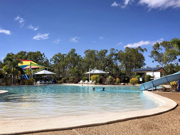taman air luar ruangan dengan seluncuran kolam renang di BIG4 Ingenia Holidays Townsville