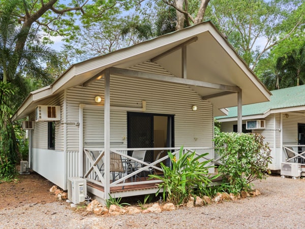 kabin standar dengan dua kamar tidur di Discovery Parks Darwin