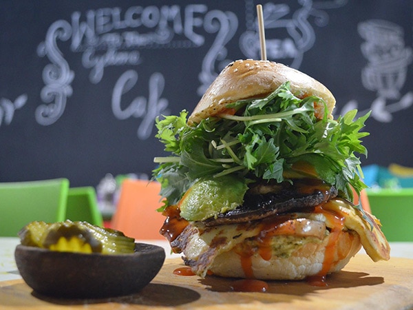 acar jamur portabella & burger haloumi dengan kangkung aioli dan sriracha diCyclone Cafe, Darwin, NT