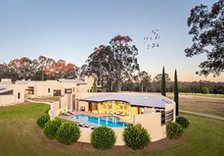 Accommodation, Spicers Tower Lodge, Hunter Valley, NSW, Australia