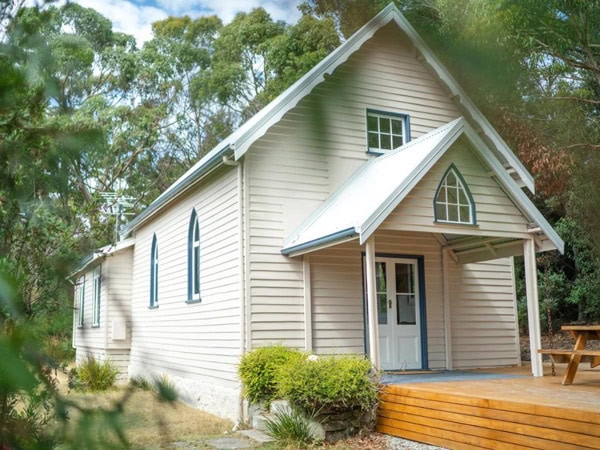 the exterior of a bungalow at Bruny Island Escapes and Hotel Bruny