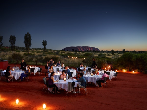 Para tamu bersantap di Sounds of Silence at Uluru