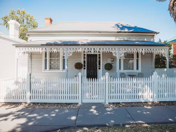 the exterior of Hargreaves Cottage, Bendigo