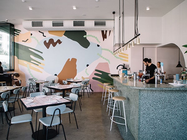 Interior CC Babcoq memiliki warna pink dan abu-abu