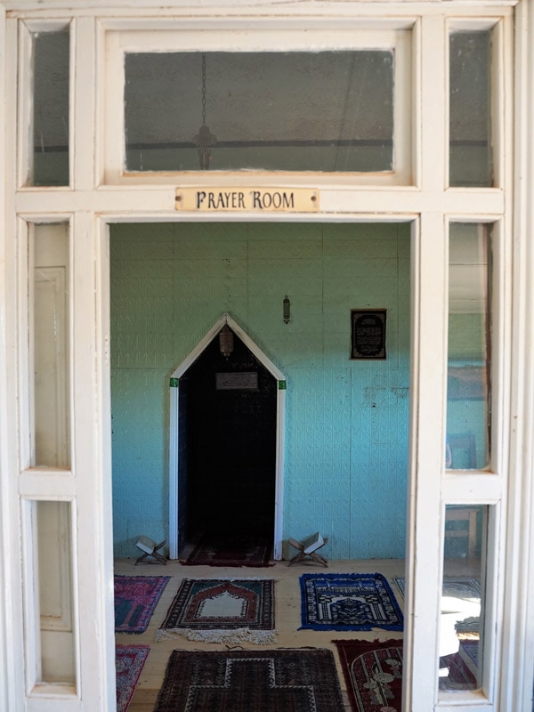 pintu menuju musala di dalam Masjid Broken Hill