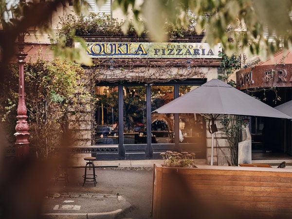 Daylesford pizza shop in autumn