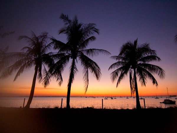 Matahari terbenam dari Darwin Ski Club salah satu pub pantai terbaik di Northern Territory