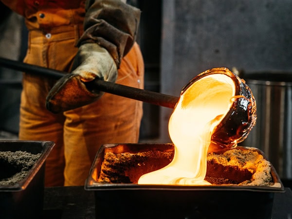 the glass making process at Canberra Glassworks