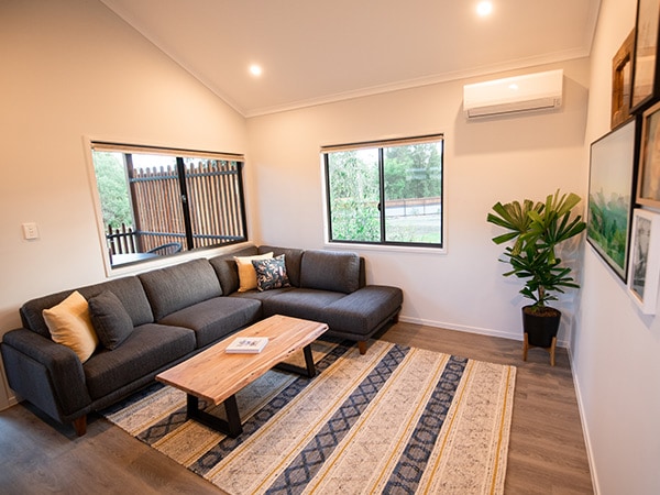 Crocodile Hunter Lodge cabin interior