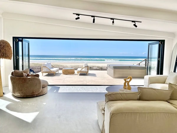 the Jefferson Lane House overlooking the beach, Gold Coast