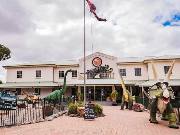 gigantic dinosaur statues outside National Dinosaur Museum in Canberra