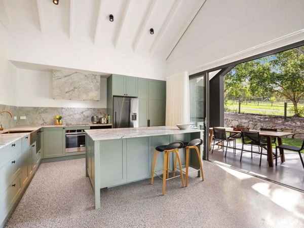 a modern and chic kitchen cottage in Gold Coast