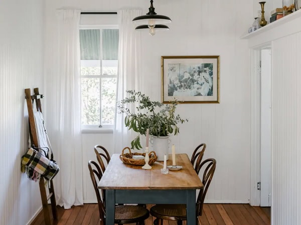 the white-washed dining space at Woolcott Cottage, Gold Coast