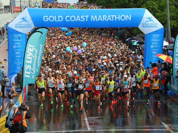 thousands of runners at the starting point of the Gold Coast marathon