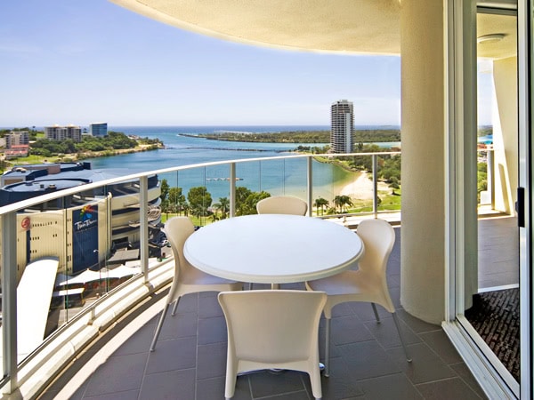 a balcony overlooking the sea at Mantra Twin Towns Coolangatta