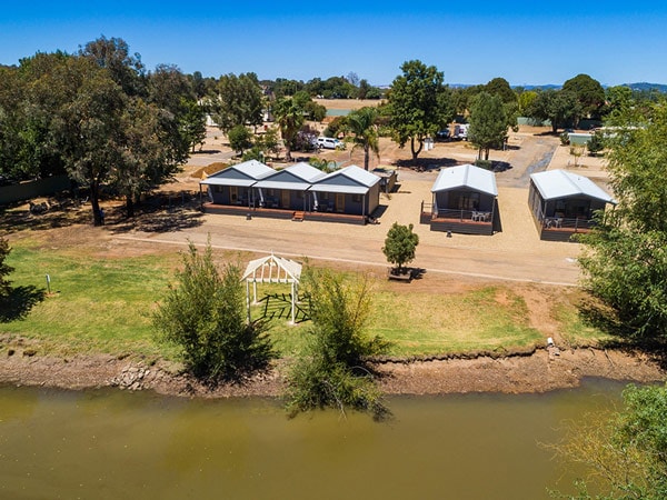 an aerial shot of Horseshoe Tourist Park in Wagga Wagga