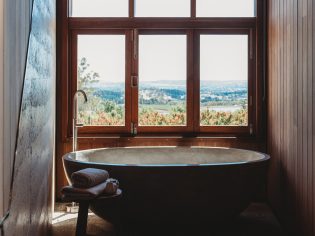 Basalt bathtub in Orange NSW