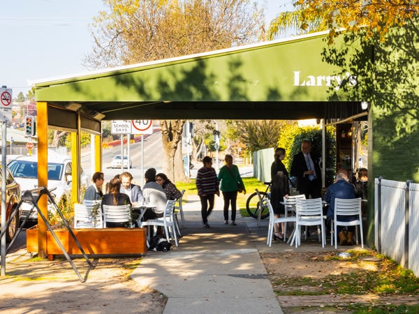 customers dining at Larry's on a sunny day, Wagga Wagga