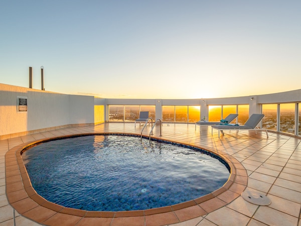 a rooftop pool and sauna at Burleigh Surf