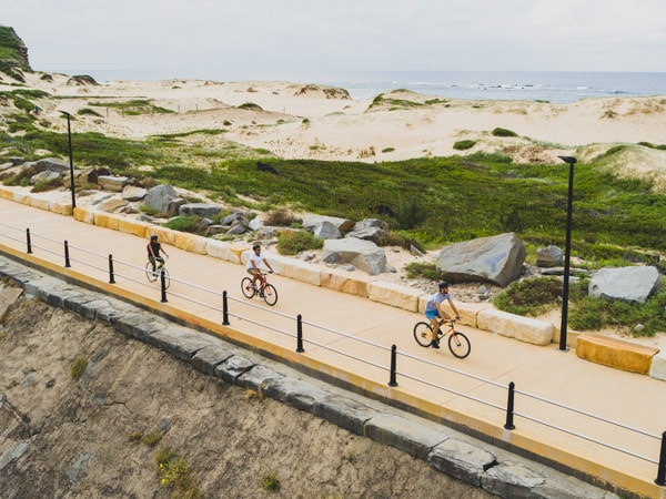 Cycle the Breakwall At Nobbys Beach in Newcastle