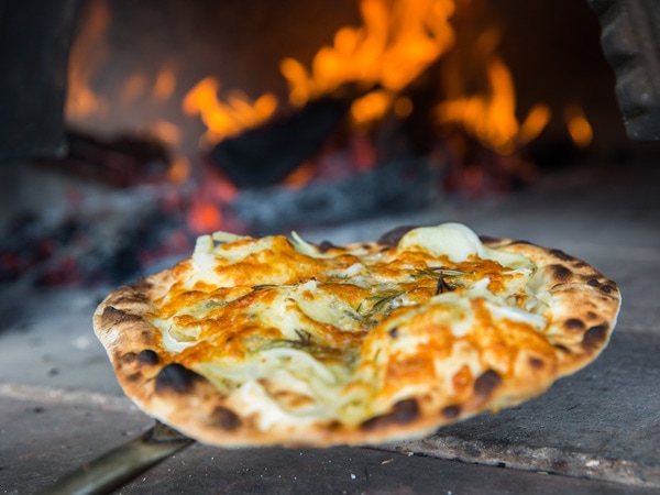 woodfired pizza at Four Winds Vineyard