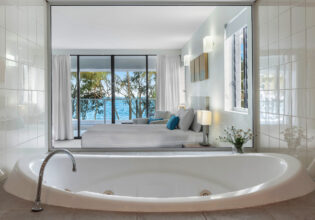 a private tub with sea views at Drift Palm Cove accommodation