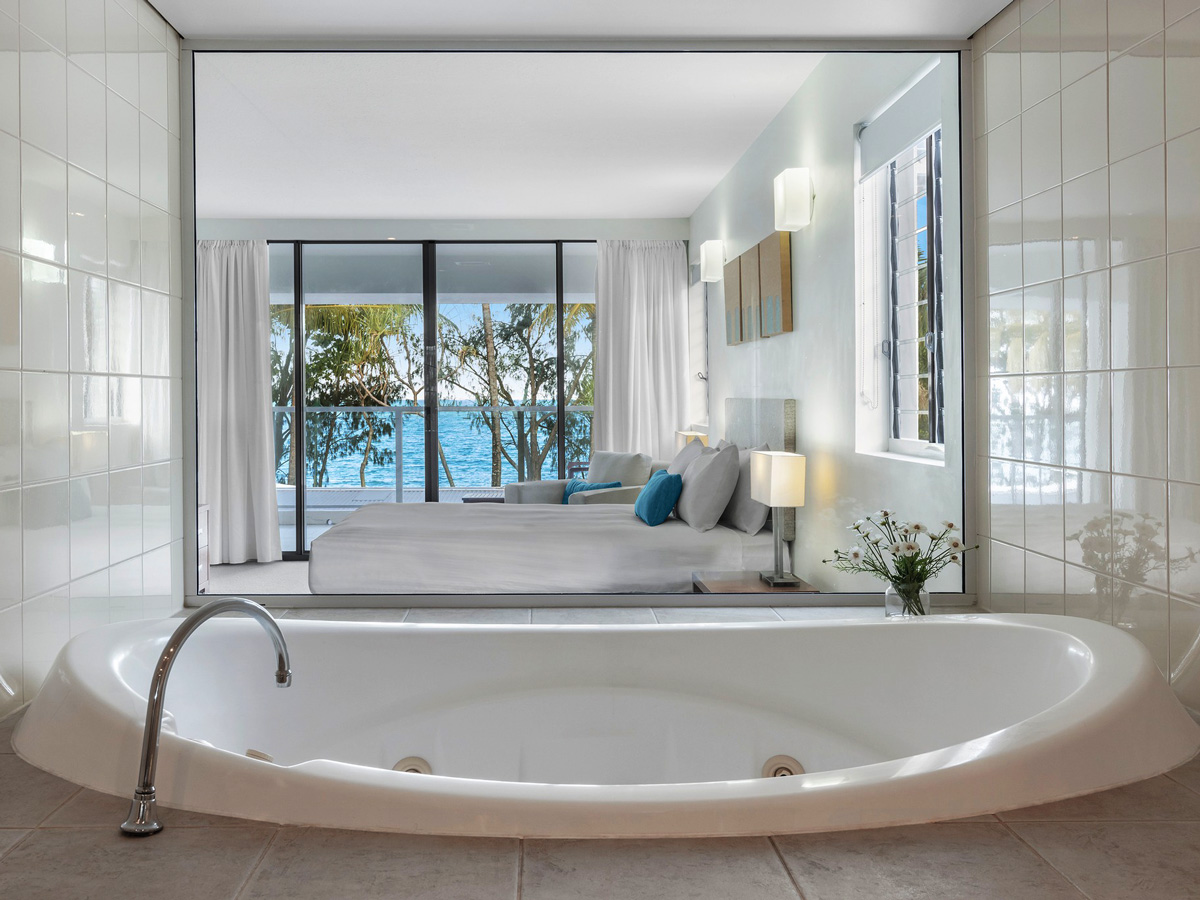 a private tub with sea views at Drift Palm Cove accommodation
