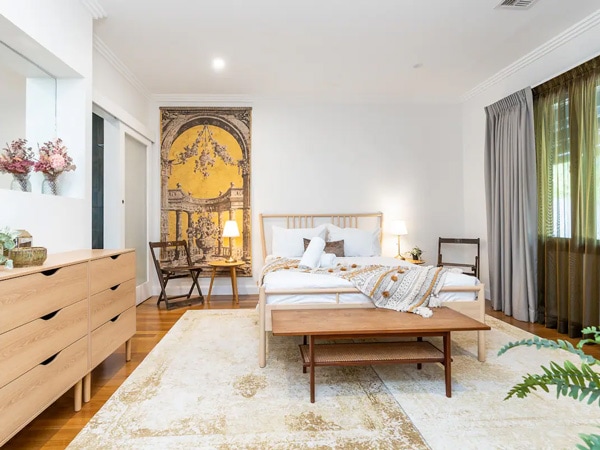 a stylish bedroom at Hackett Gardens House