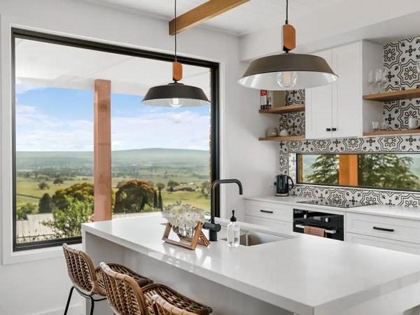 a fully equipped kitchen at at Avonview Cottage – Mount Panorama, Bathurst