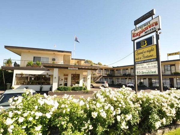 the property exterior of Bathurst Explorers Motel