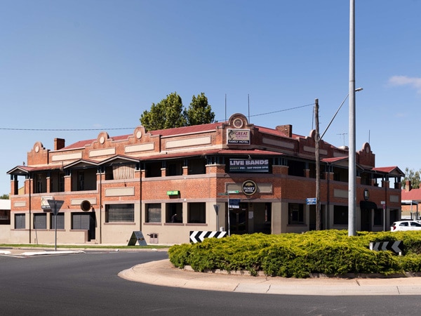 the pub exterior of Family Hotel, Bathurst